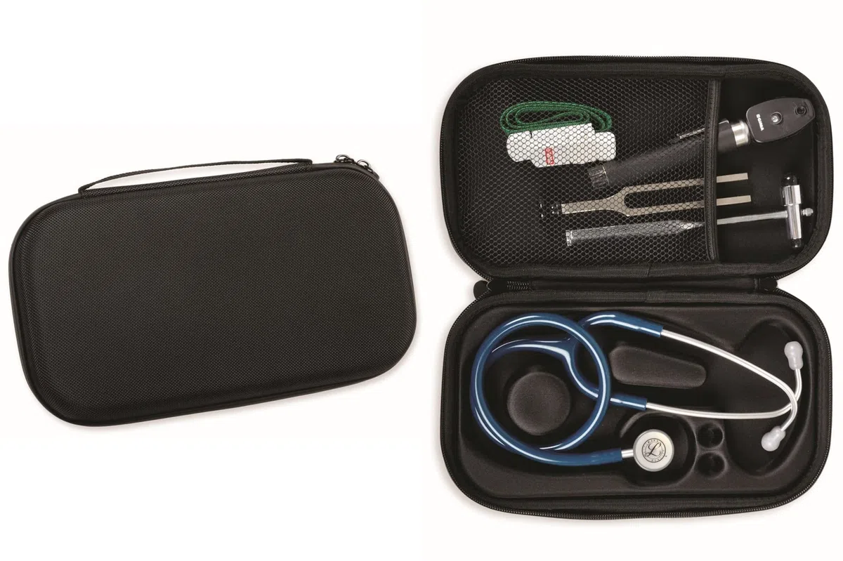 3M Littmann Classic III, Stetoscopio, testina con finitura a specchio, tubo auricolare prugna, connettore rosa, archetto nerofumo, 5960 + GIMA ASTUCCIO PORTA FONENDO, Nero, Uso Professionale